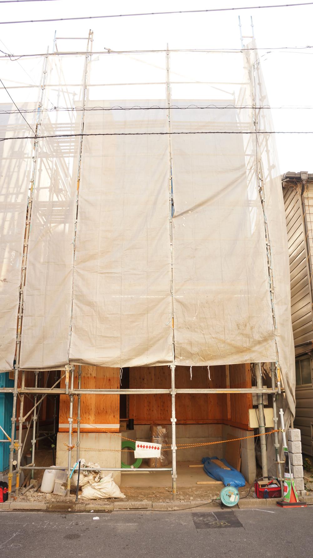 Local appearance photo. Local (12 May 2013) Shooting