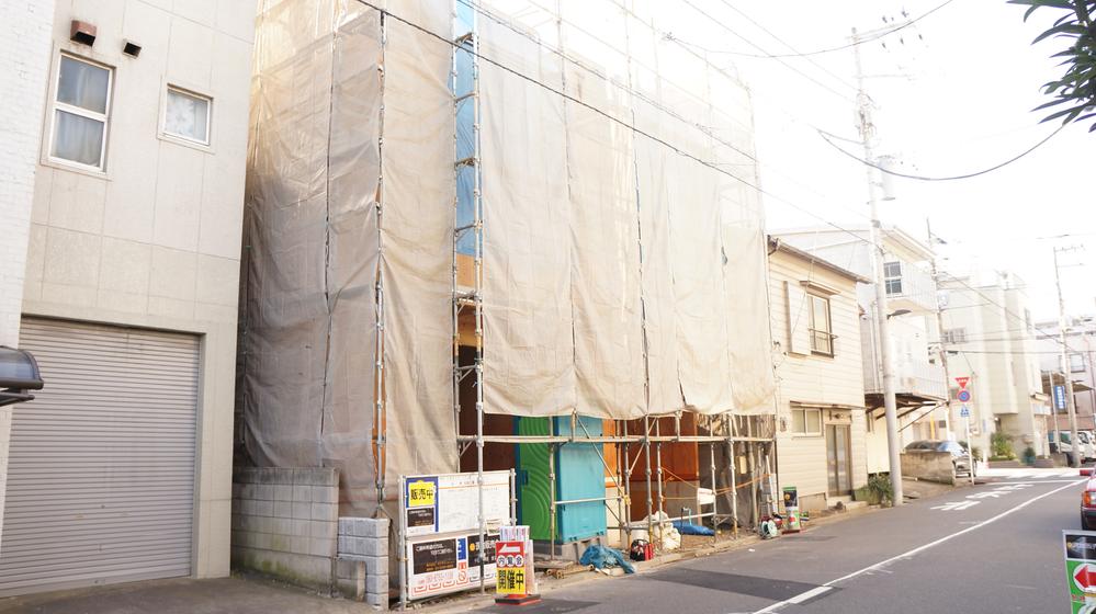 Local appearance photo. Local (12 May 2013) Shooting