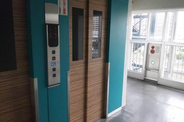 Other common areas.  [Elevator] Clean has been firmly also care of the common areas.