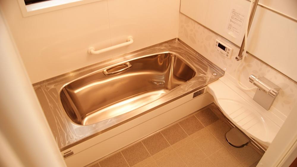 Bathroom. Let's shed the fatigue of the day