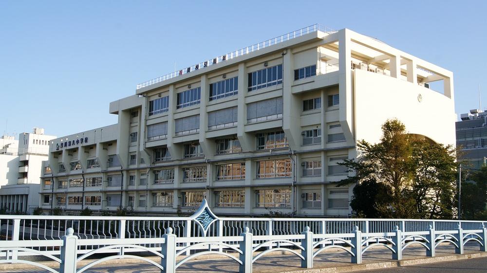 Junior high school. 400m to Shenzhen eighth Junior High School