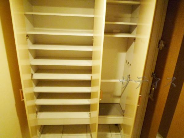 Receipt. Entrance storage