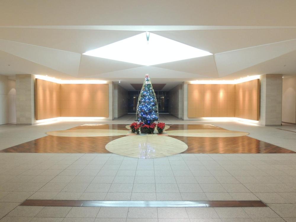 lobby. Common areas Cross Hall