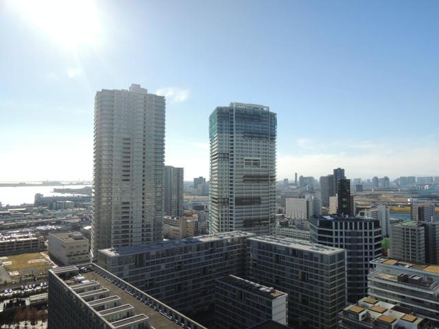 View photos from the dwelling unit. View from the site (December 2013) Shooting