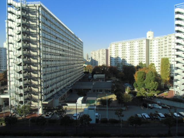 View photos from the dwelling unit. View from the site (November 2013) Shooting
