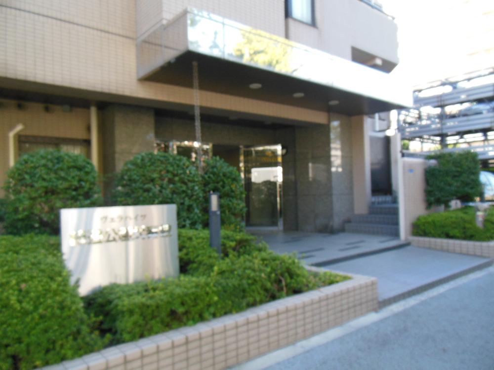 Entrance. Common areas