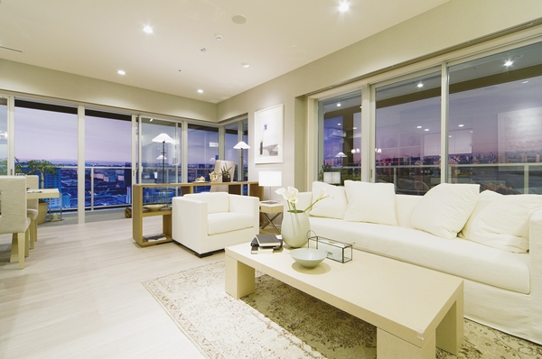 Model Room S-80M type / Living the dynamic views are spread in two faces ・ dining. About 2.65m of ceiling height, Liang has been finished with a neat beautiful face without ceiling, Corner & Haisasshi, Commitment is a space that can be realized in the design surface of the order to take advantage of views of this land unique