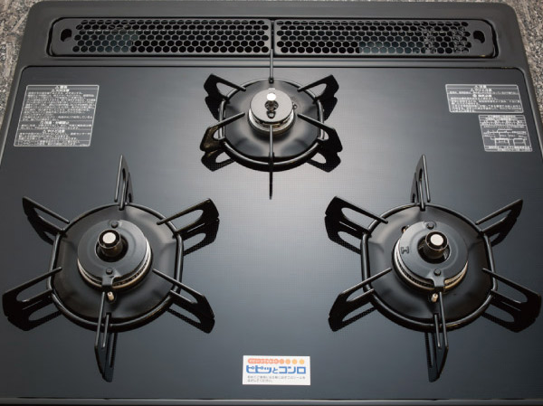 Kitchen.  [Glass top stove] The top plate, Adopt a glass top aqua coat has been applied. You can also wipe quick and people boiling over, Easy to clean. ( ※ Following all posted amenities of the same specifications)