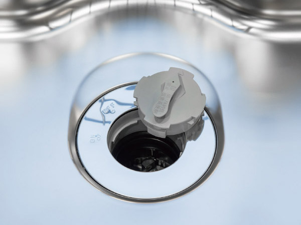 Kitchen.  [disposer] Easy to handle the garbage on the spot. Reduce the time and effort to reduce the amount of garbage because the ground in a sink under. Because it does not stock, There is no unpleasant smell.