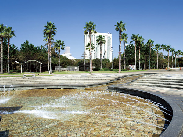 Surrounding environment. Metropolitan sea breeze park (about 1890m)