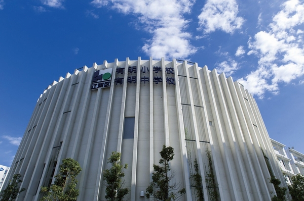 Koto Ward Ariake Elementary School ・ Junior high school (about 1330m) opened in 2011, the facility integrated elementary, middle school cooperation. By the cooperation of children and student exchanges and faculty has been consideration to be able to smoothly go from elementary school to junior high school. Also, In April 2018, To chome Ariake that the property is located (tentative name) is also new plans second Ariake Elementary School