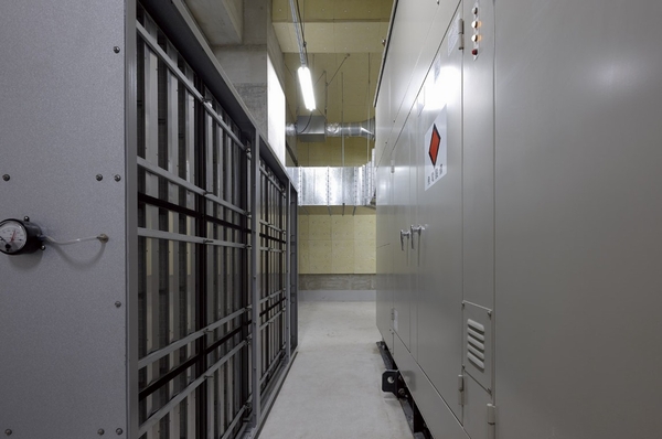  [Power failure for private power generation (72-hour)] Equipped with an emergency self-generator that automatically runs when the shared power is a power failure. Elevators and security sensors, etc., And automatic power to the on-site key points (image photo)