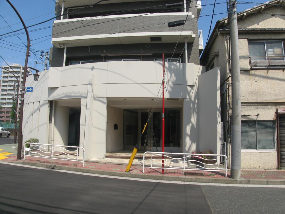 Entrance. Common areas