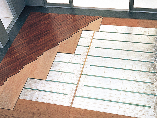 Living.  [TES type hot-water floor heating] living ・ In the dining, Standard equipped with a gas hot water floor heating to warm gently the entire room from the feet. It aims to hoist difficult to clean indoor environment the house dust.