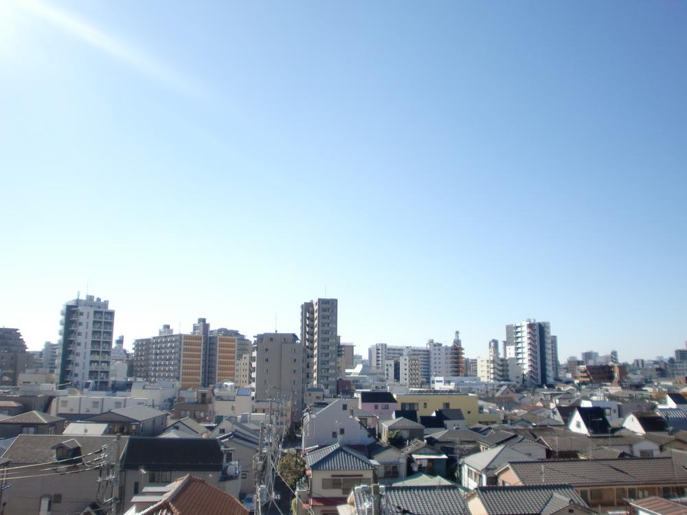 View photos from the dwelling unit. View from the site (November 2013) Shooting