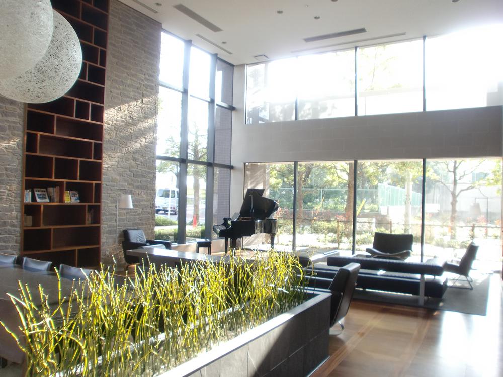 Other common areas. Library lounge