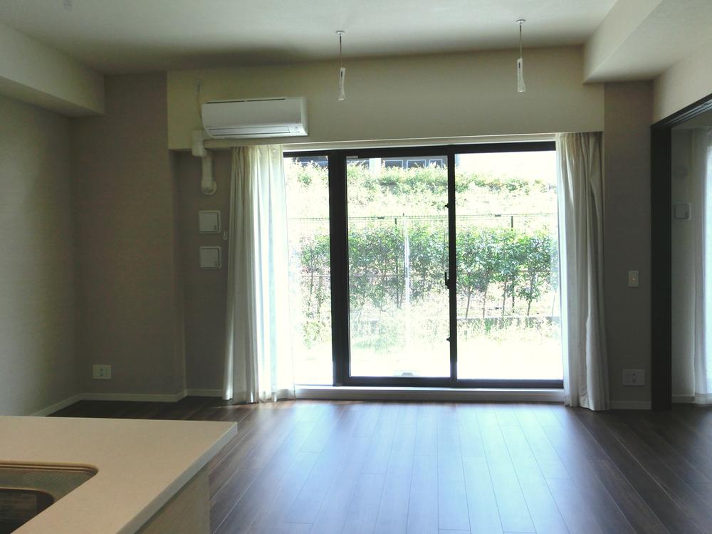 Living. Living (November 2013) Shooting