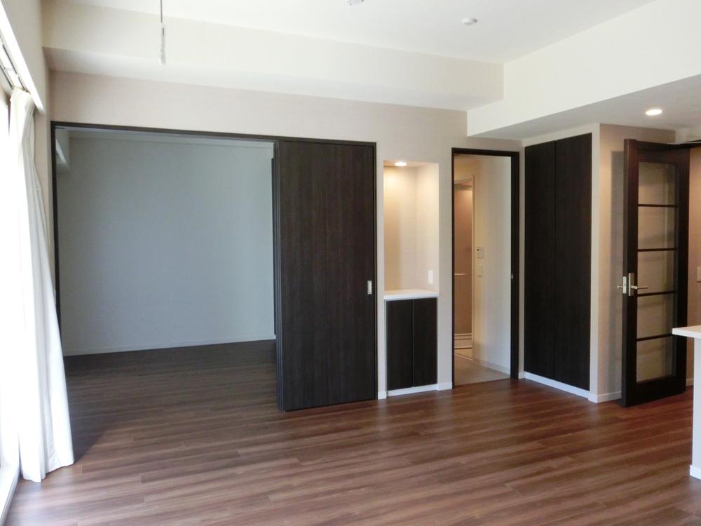 Living. Living and about 5.3 tatami mats of Western-style has been changed to a movable partition (11 May 2013) Shooting