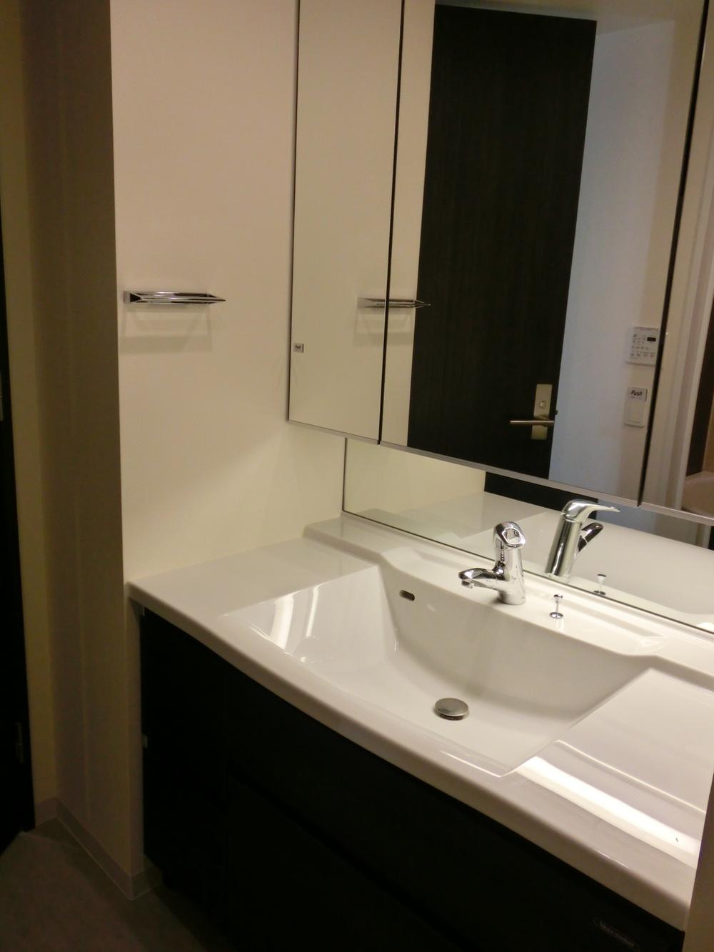 Wash basin, toilet. Wash basin (November 2013) Shooting