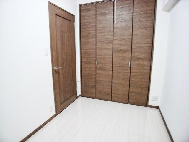 Non-living room. Western style room closet