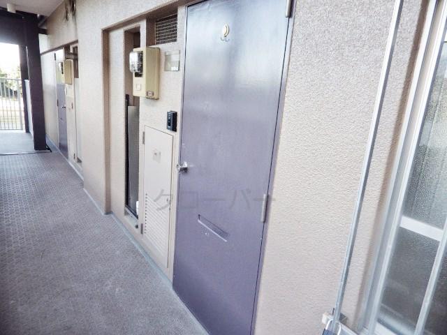 Other common areas. Sharing unit Entrance