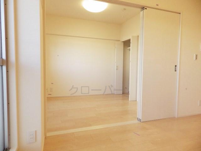 Non-living room. Western-style from the living room