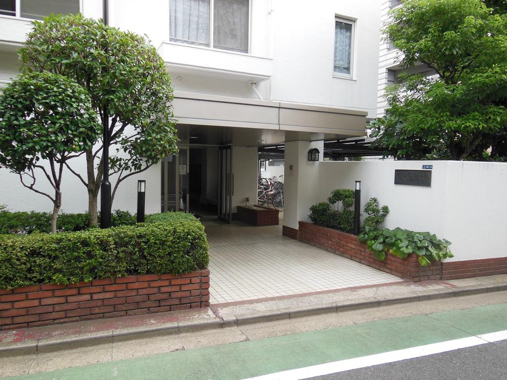 Entrance. Entrance (August 2013) Shooting