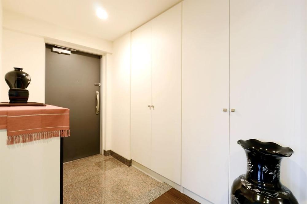 Entrance. In addition to footwear putting the entrance, Storage space Yes.