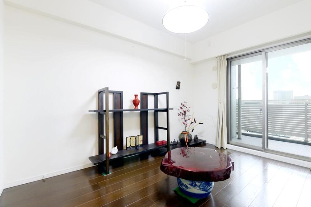 Non-living room. Western-style (6 tatami mats). With closet.