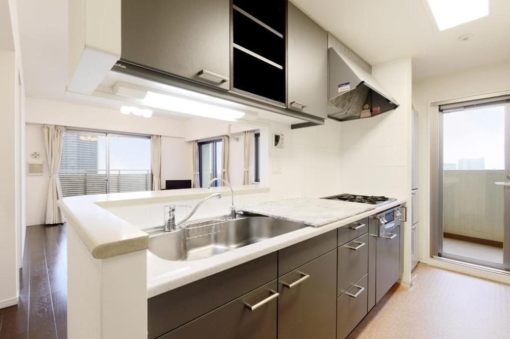 Kitchen. Indoor (11 May 2013) Shooting