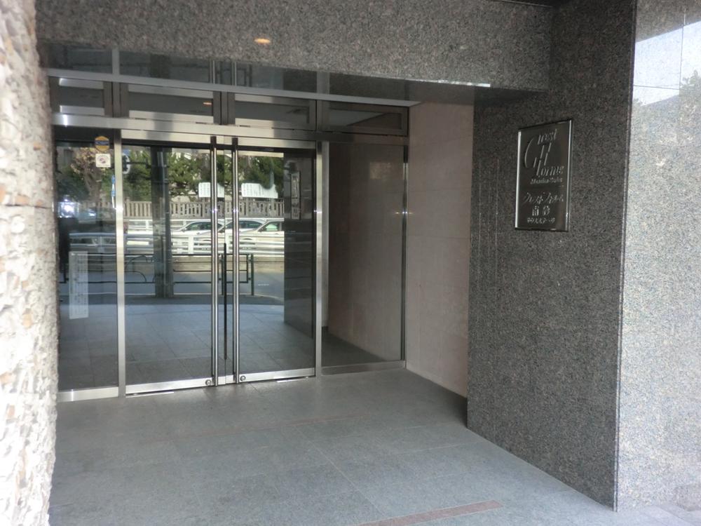 Entrance. Common areas