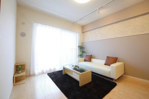 Living. Same specifications image