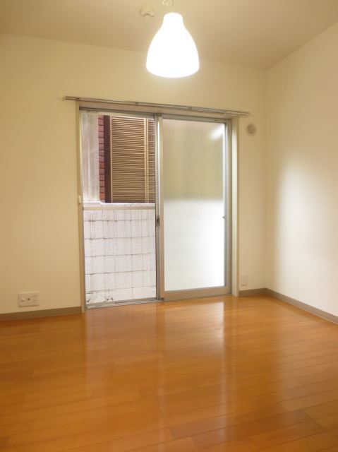 Living and room. Western is a 5 Pledge of rooms