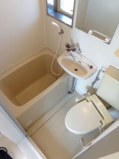 Bath.  ☆ Unit is a bus ☆