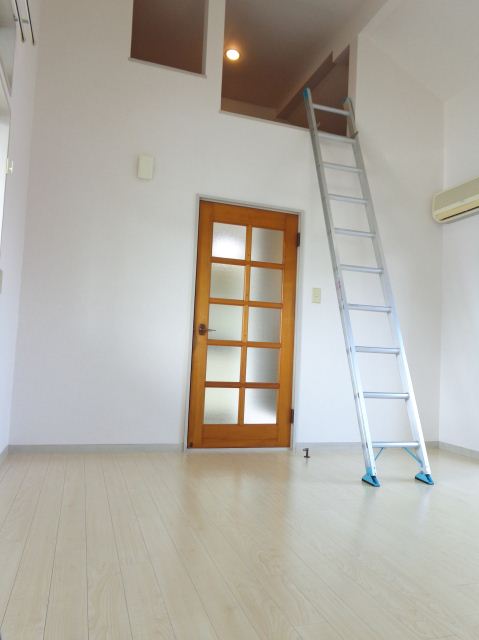 Living and room.  ☆ Western is 8 pledge loft with rooms ☆