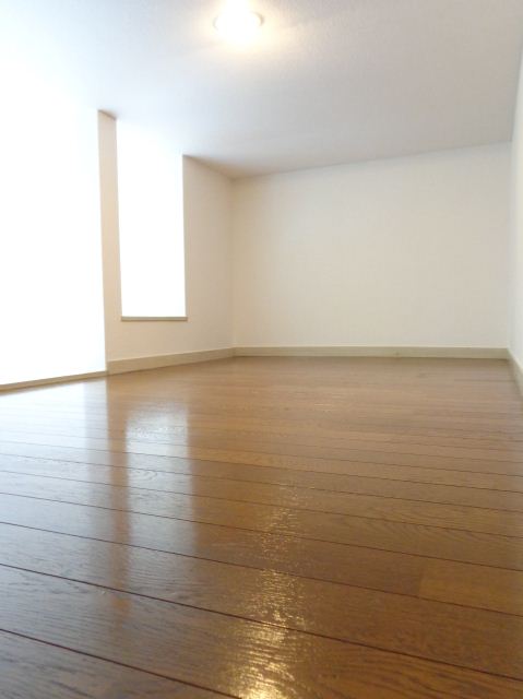 Other room space.  ☆ Loft is ☆