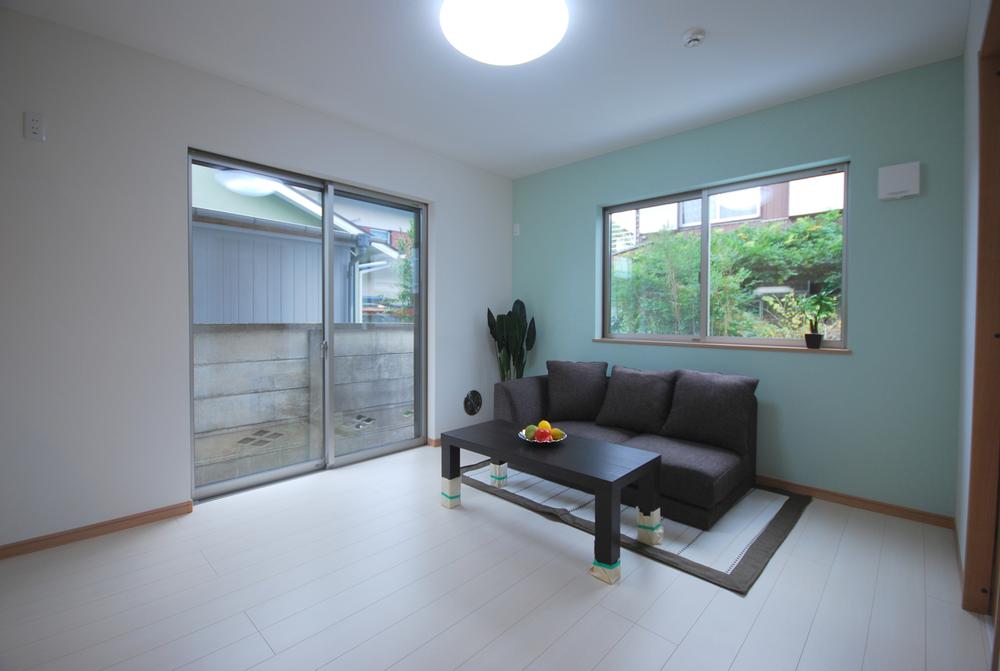 Living. Local Photos