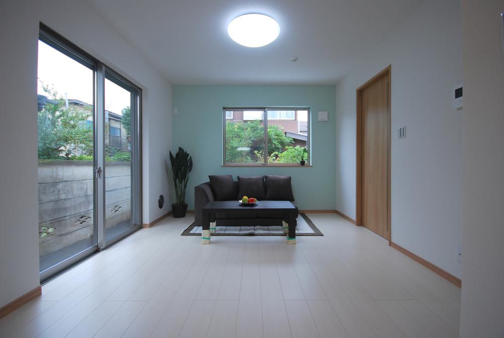 Living. Local Photos