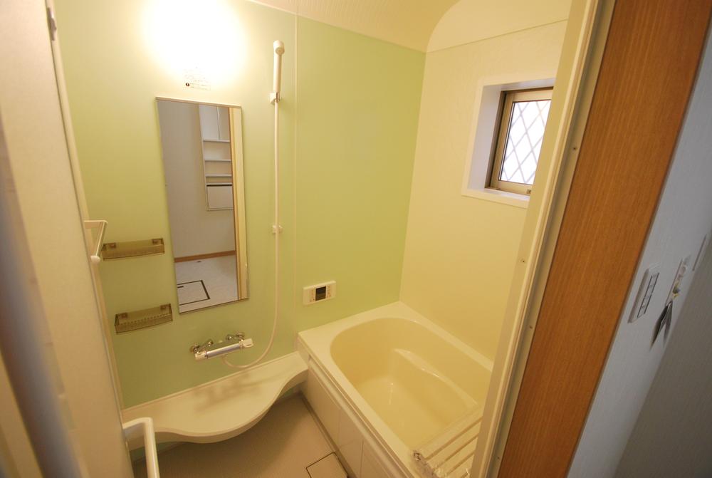 Bathroom. Local Photos