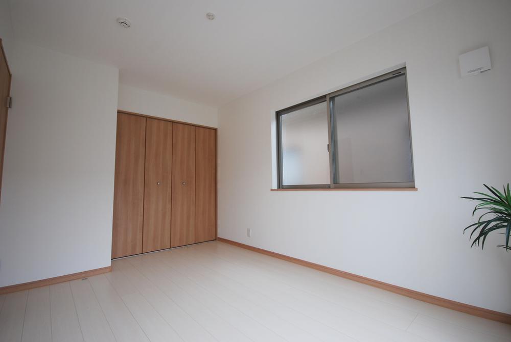 Non-living room. Local Photos