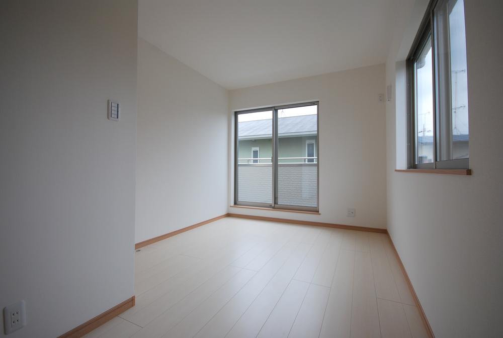 Non-living room. Local Photos