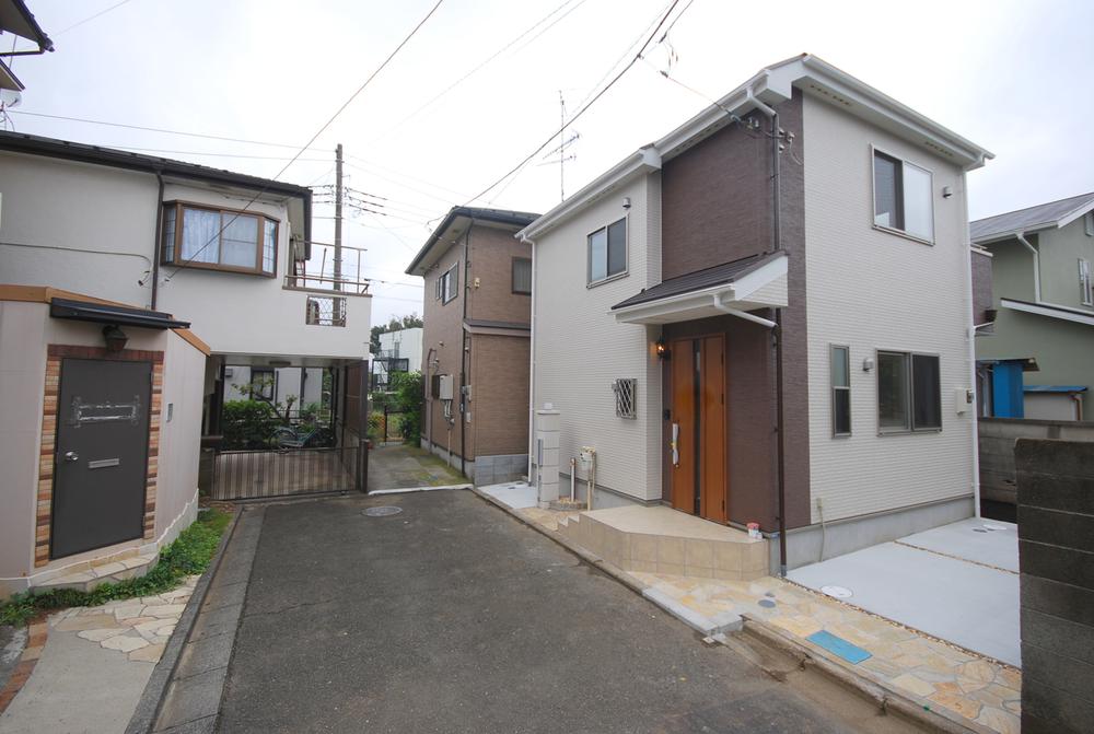 Local photos, including front road. Local Photos