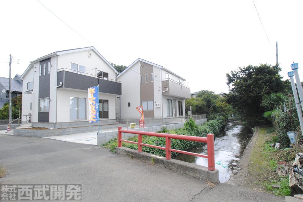 Local photos, including front road. Local (10 May 2013) Shooting This selling with local solar panels