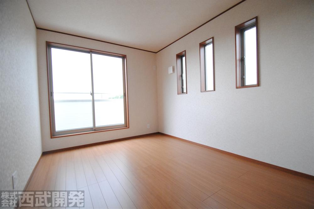 Non-living room. 1 Building