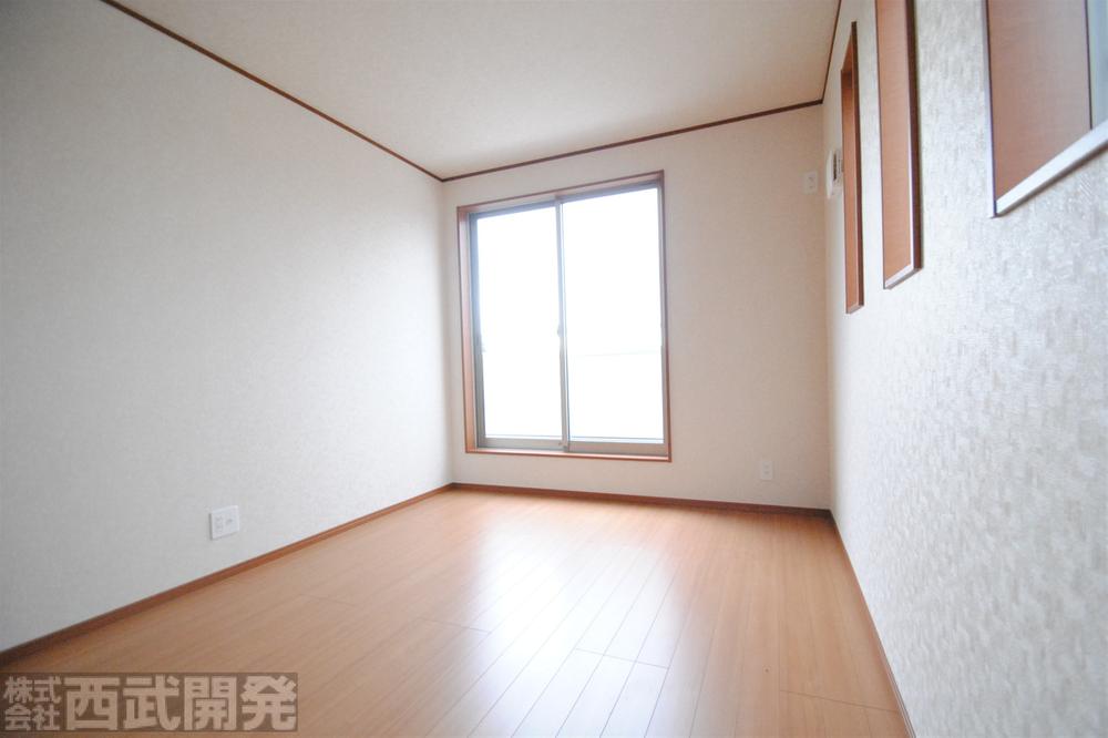 Non-living room. 1 Building