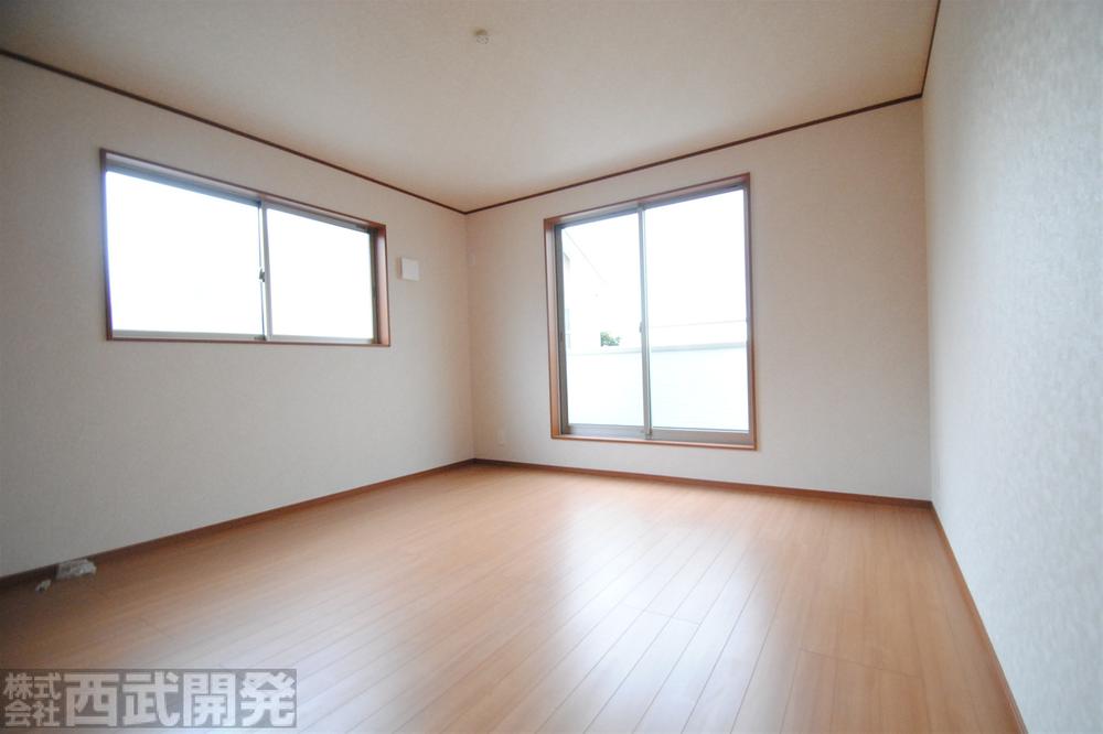 Non-living room. 1 Building