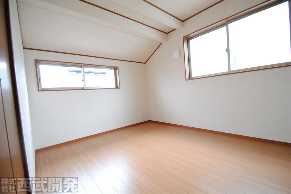 Non-living room. 1 Building