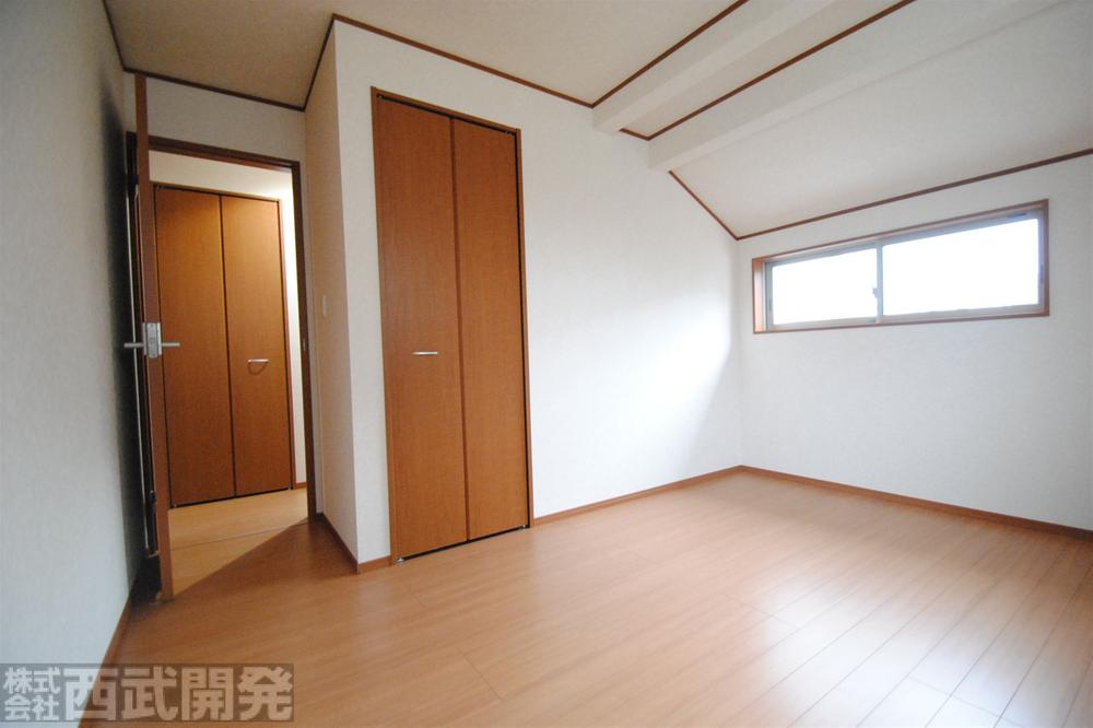 Non-living room. 1 Building