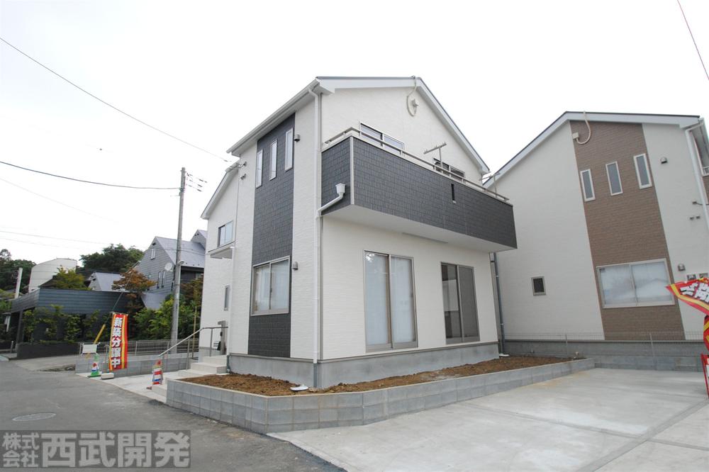 Local appearance photo. Local (10 May 2013) Shooting 1 Building With solar panels