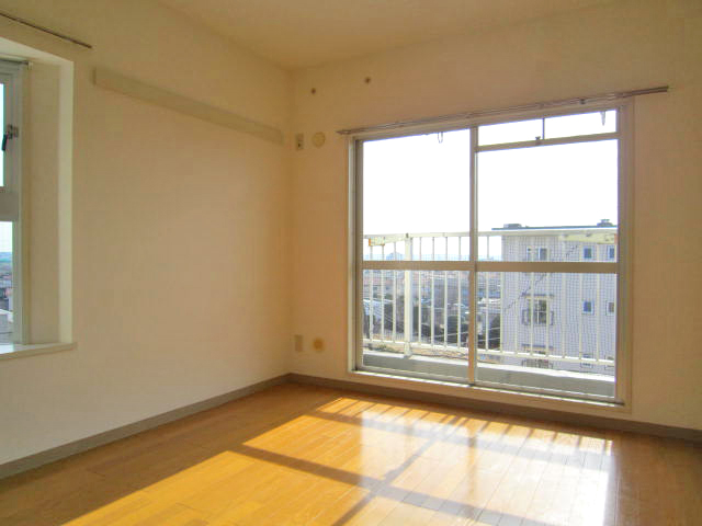 Living and room. Extension portion south Western-style